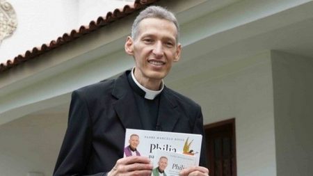 Padre Marcelo Rossi perde na justiça e tem venda de livro proibida
