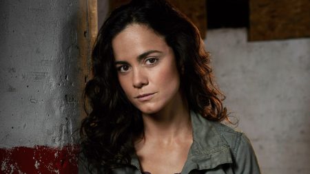 Alice Braga fala sobre casos de assédio em Hollywood: “É um assunto urgente”