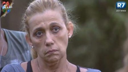 Rita Cadillac pede para entrar em A Fazenda 2020 após ser citada no programa