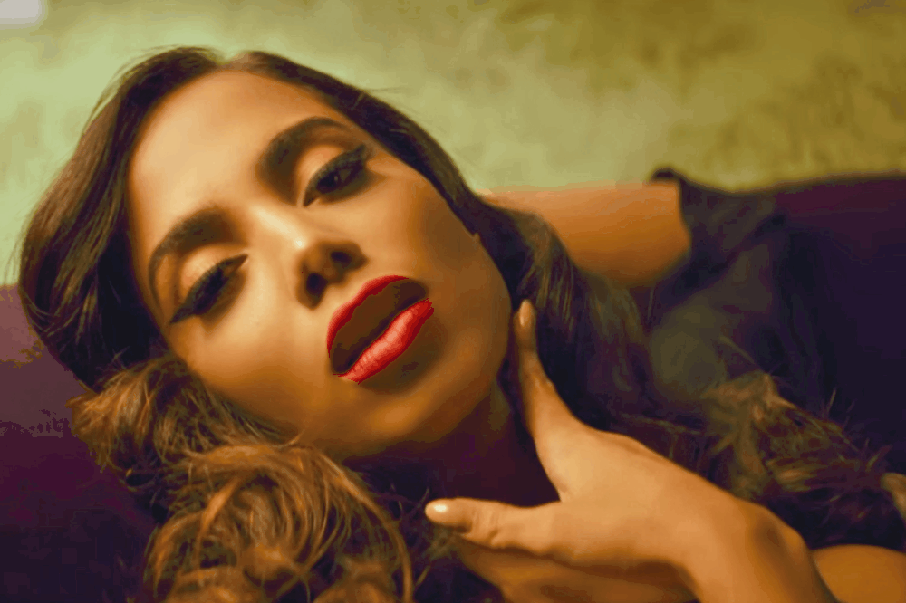 Seguidor critica estratégia de Anitta e recebe “voadora” da cantora