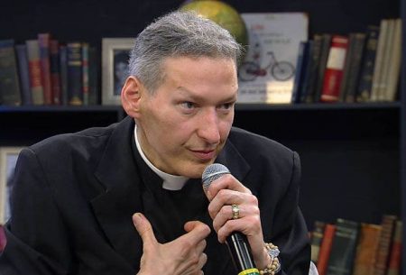 Padre Marcelo Rossi deve receber bolada após sofrer grave acusação