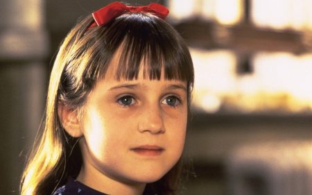 Atriz que fez o filme Matilda está com 33 anos e fotos atuais são divulgadas