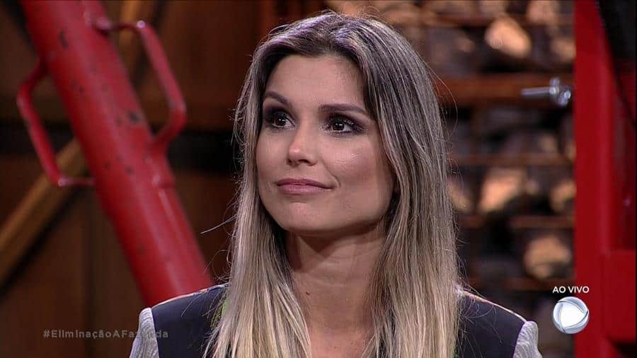 Flávia Viana mostra seu verdadeiro bumbum e desabafa após ser detonada