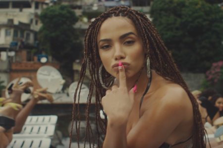 Historiador critica “Vai Malandra”, de Anitta: “Exemplo da decadência cultural do Brasil”