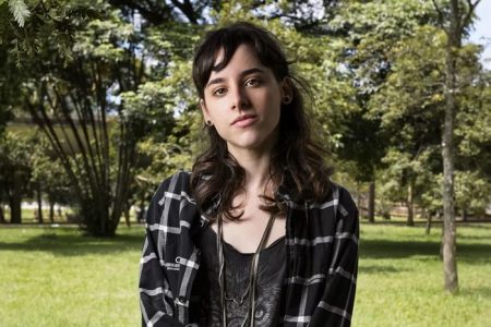 Manoela Aliperti revela porque se mantém distante das redes sociais