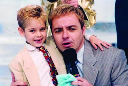 Guguzinho reaparece aos 26 anos e faz desabafo comovente sobre Gugu