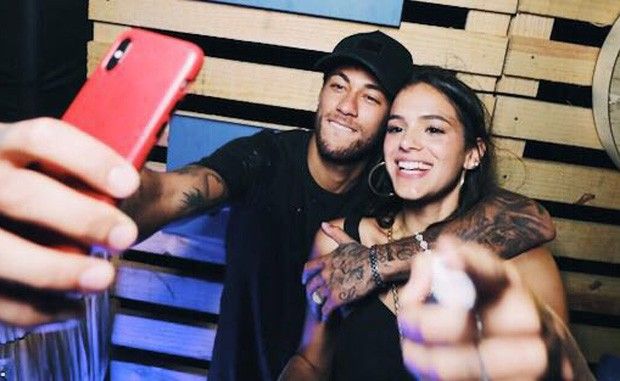 Brumar voltou! Neymar e Bruna Marquezine bombam na web na virada de ano