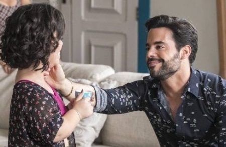 Em “O Outro Lado do Paraíso”, Amaro pede Estela em casamento e ela aceita!