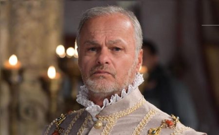 “Belaventura”: Em reencontro, Otoniel despreza o próprio filho, Enrico