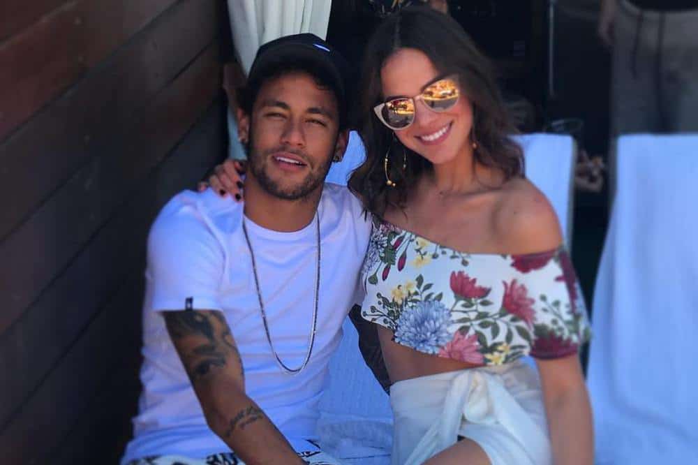 Neymar para de seguir Bruna Marquezine no Instagram e fãs se preocupam