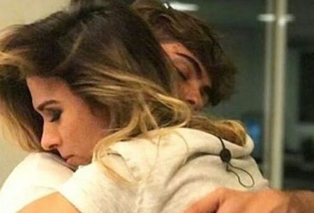 Tatá Werneck revela ao vivo que foi pedida em casamento por Rafael Vitti
