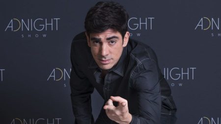 Marcelo Adnet é visto comprando alianças