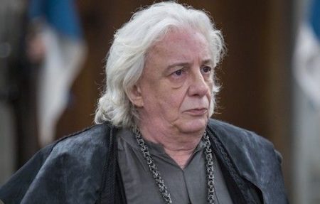 “Deus Salve o Rei”: Augusto aceita voltar para salvar Artena