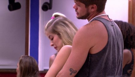 BBB18: Após selinhos, Breno diz que Jaqueline “não faz o seu estilo”