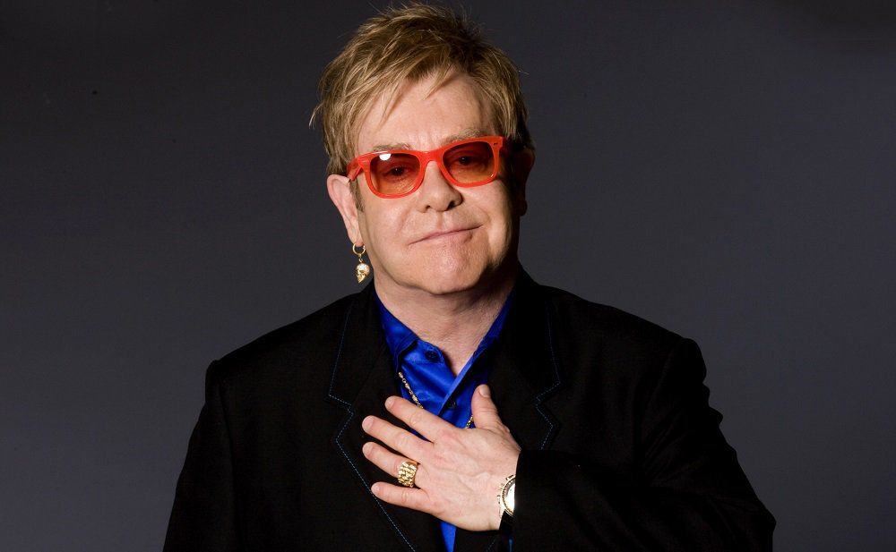 Com mais de 300 milhões de discos vendidos, Elton John anuncia última turnê
