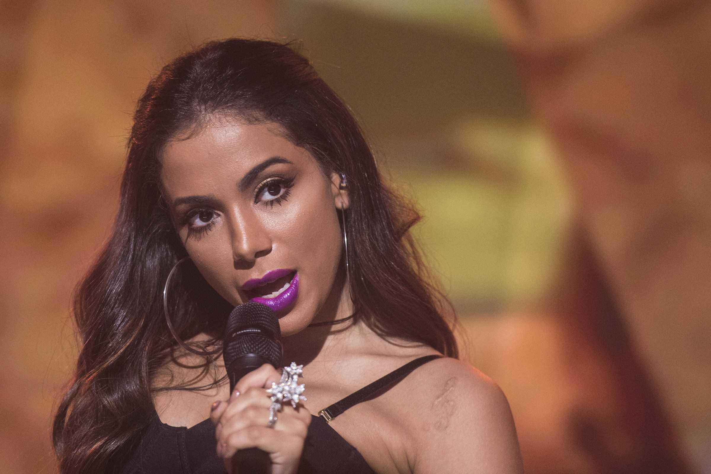 Anitta se emociona após participar de premiação em Miami: “Não tenho palavras”