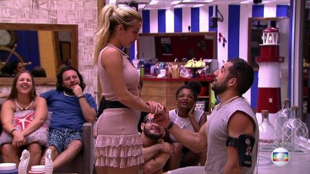 BBB18 – Kaysar faz declaração para Jaqueline durante jogo: “Quero muito você”