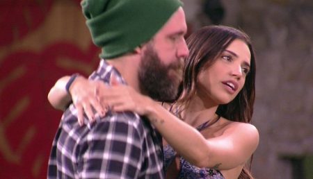 BBB18: “Eu não vou ficar com ele”, diz Paula sobre Caruso após affair