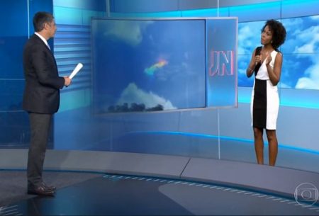 William Bonner se empolga ao ver vídeo na horizontal enviado por telespectador do “JN”
