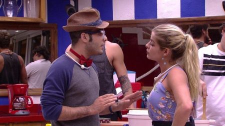 BBB18 – Jaqueline arma barraco com Mahmoud: “Senta aqui, seu falso”