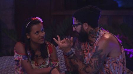 Vencedora do BBB18, Gleici reclama do vício de Wagner nas redes sociais