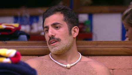 BBB18 – Mahmoud reclama de alarme e Kaysar dá lição: “Eu gosto, sinal que tu tá vivo”