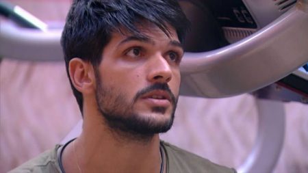 BBB18: Lucas se enfurece ao ser apalpado por Mahmoud