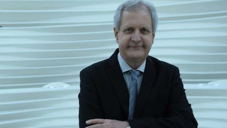 TV Cultura quer tirar Augusto Nunes do comando do “Roda Viva”