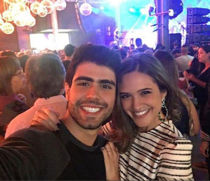 Juliana Paiva tem recaída com Juliano Laham horas depois de confirmar fim de namoro