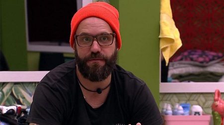 BBB18 – Caruso detona Jéssica: “A diferença é que eu não me escondo”