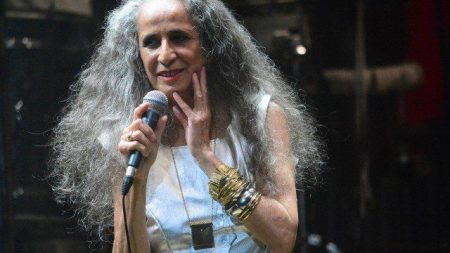 Maria Bethânia fala de namoros e revela homem ideal