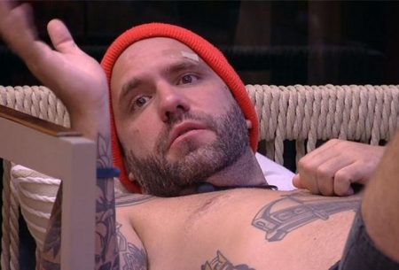 BBB18 – Após conversar com Gleici, Caruso a critica para Patrícia: “Parece um cachorro sem dono”