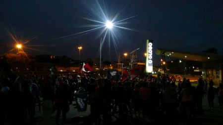 Movimento dos Sem Terra invade e ateia fogo no jornal “O Globo”