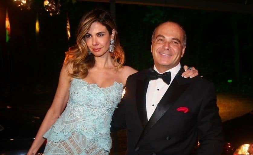 Luciana Gimenez faz insinuações sobre suposto divórcio, mas posta foto em família
