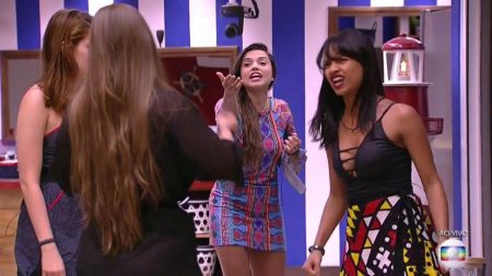 BBB18 – Após indicação, clima esquenta e Patrícia briga com Gleici: “O Brasil tá vendo”