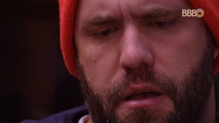 BBB18: Desesperado, Caruso pede para Viegas colocá-lo no paredão