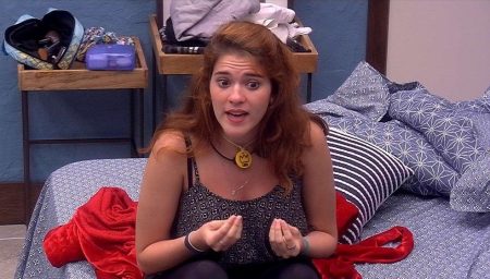 BBB18: “Daqui a pouco não posso beber”, diz Ana Clara, irritada com reações de Ayrton