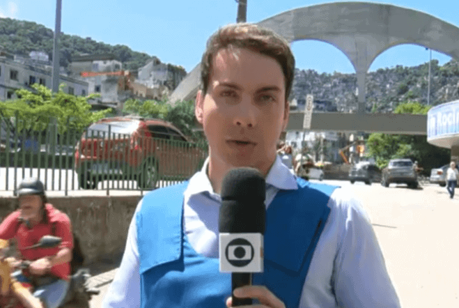 Repórter da Globo é flagrado com “sarrada” ao vivo e câmera mostra tudo