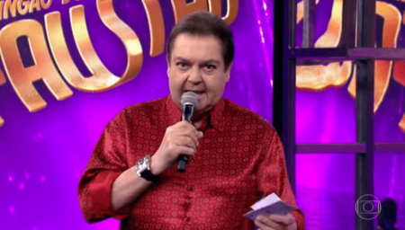 Mulher conquista a internet após se fantasiar de Faustão