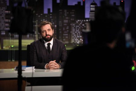 Em ano eleitoral, lei proíbe “Greg News” no segundo semestre