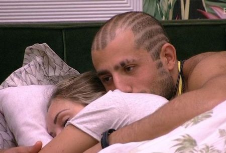 BBB18 – Jéssica corta investida de Kaysar: “Não pode acontecer”