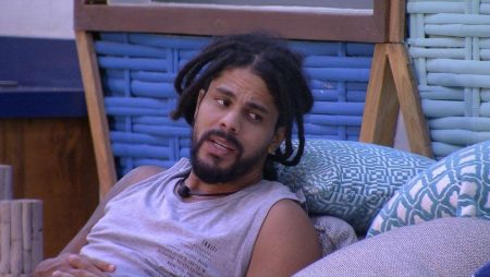 Ex-BBB Viegas decide cortar o cabelo pela primeira vez após 20 anos e surpreende