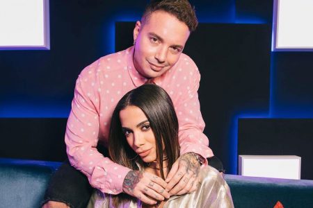Anitta nega já ter enviado nudes e J. Balvin brinca: “Mas você sempre está nua”