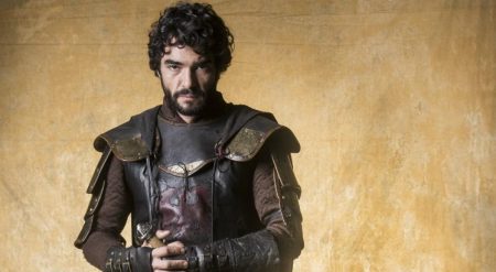 Caio Blat desmente briga com diretor de “Deus Salve o Rei”: “Até breve”