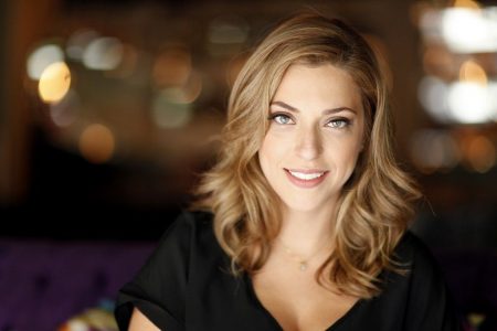 “Vai bem, obrigada”, diz Julia Rabello sobre vida amorosa