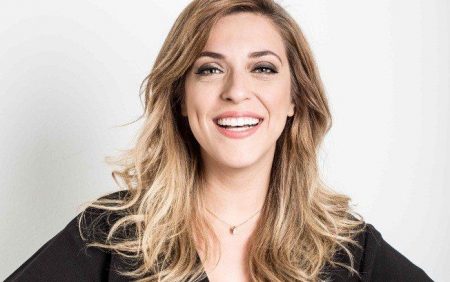 Julia Rabello faz a fila andar e engata namoro com fotógrafo