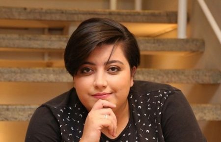 Cantora de Trem Bala, Ana Vilela tenta cortar cabelo sozinha e acaba cometendo deslize