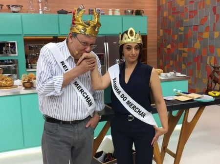 Catia Fonseca e Milton Neves disputam para saber quem faz o melhor merchandising