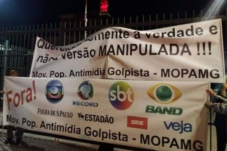 Manifestantes pró-Lula tentam invadir a sede da Globo em São Paulo