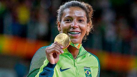 “Globais pedem para tirar foto comigo”, diz Rafaela Silva